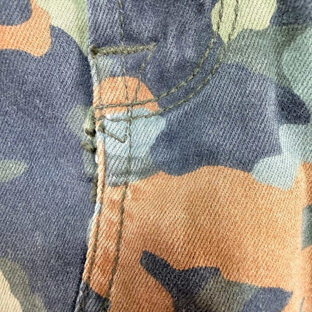 Kensie Jeans Womens Camo Denim Mini Skirt Size 8 29 Frayed Hem Camouflage - Picture 6 of 7